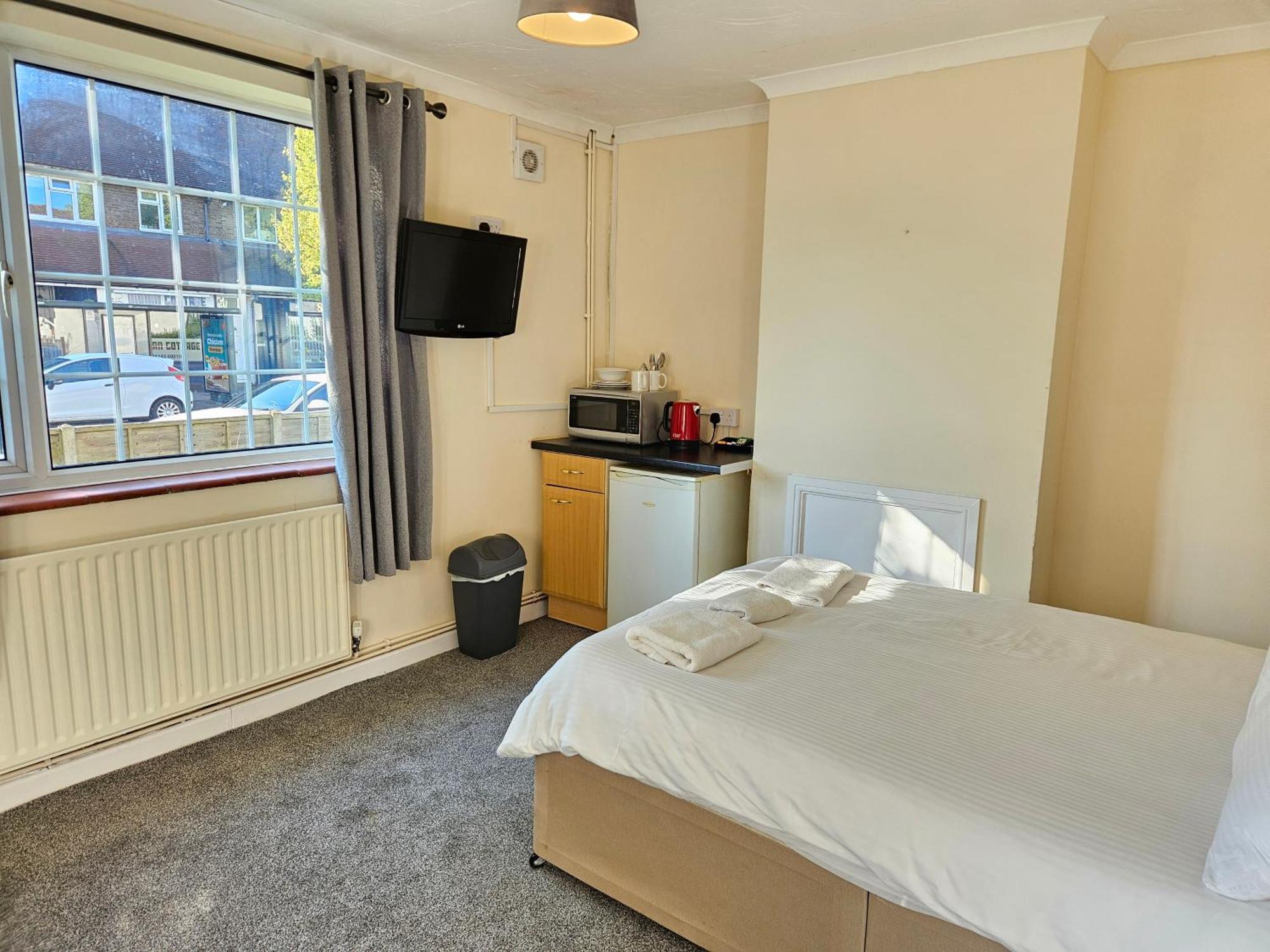 Central Studios 87 Tennyson Road Челтнъм Екстериор снимка
